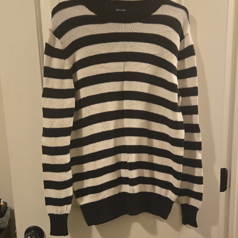 Spirit Halloween Sweater Size XS